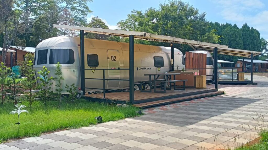 牛仔星村 太空露營車