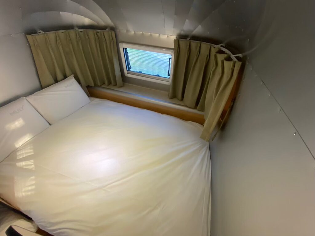 牛仔星村 太空露營車