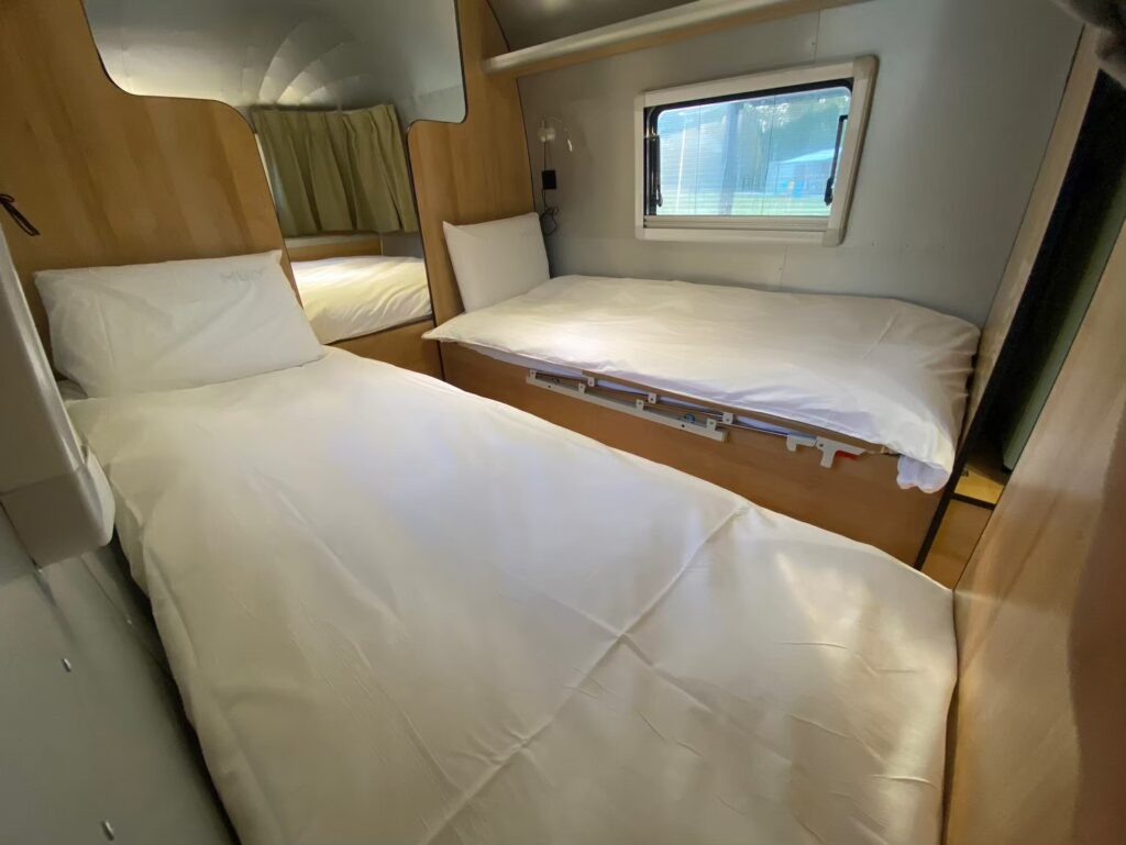 牛仔星村 太空露營車