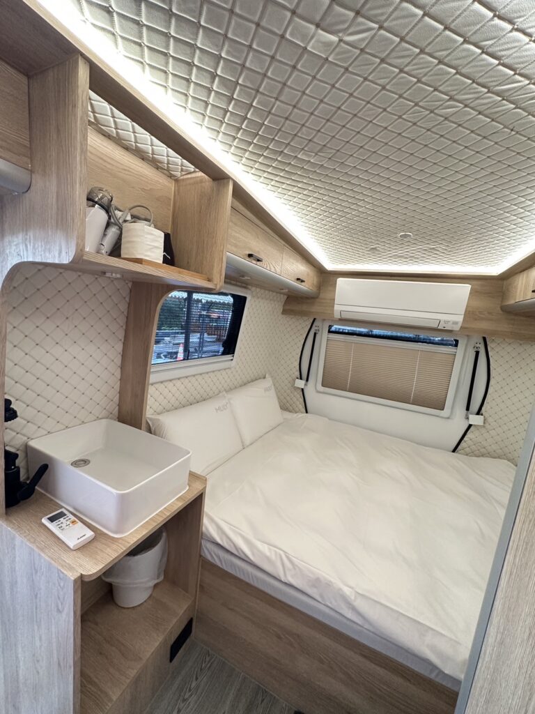 牛仔星村 彩蛋親子露營車